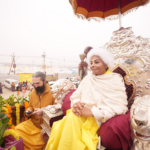 Jagadguru Sai Maa Lakshmi Devi Takes Shahi Snan/Amrit Snan at Prayagraj Maha Kumbh with Overseas Disciples – Indian Specific Day by day